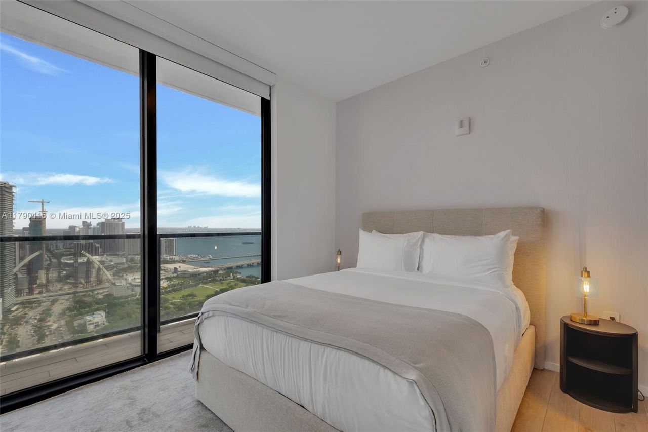 398 NE 5th St, Unit 3901, Miami, FL 33132 Photo