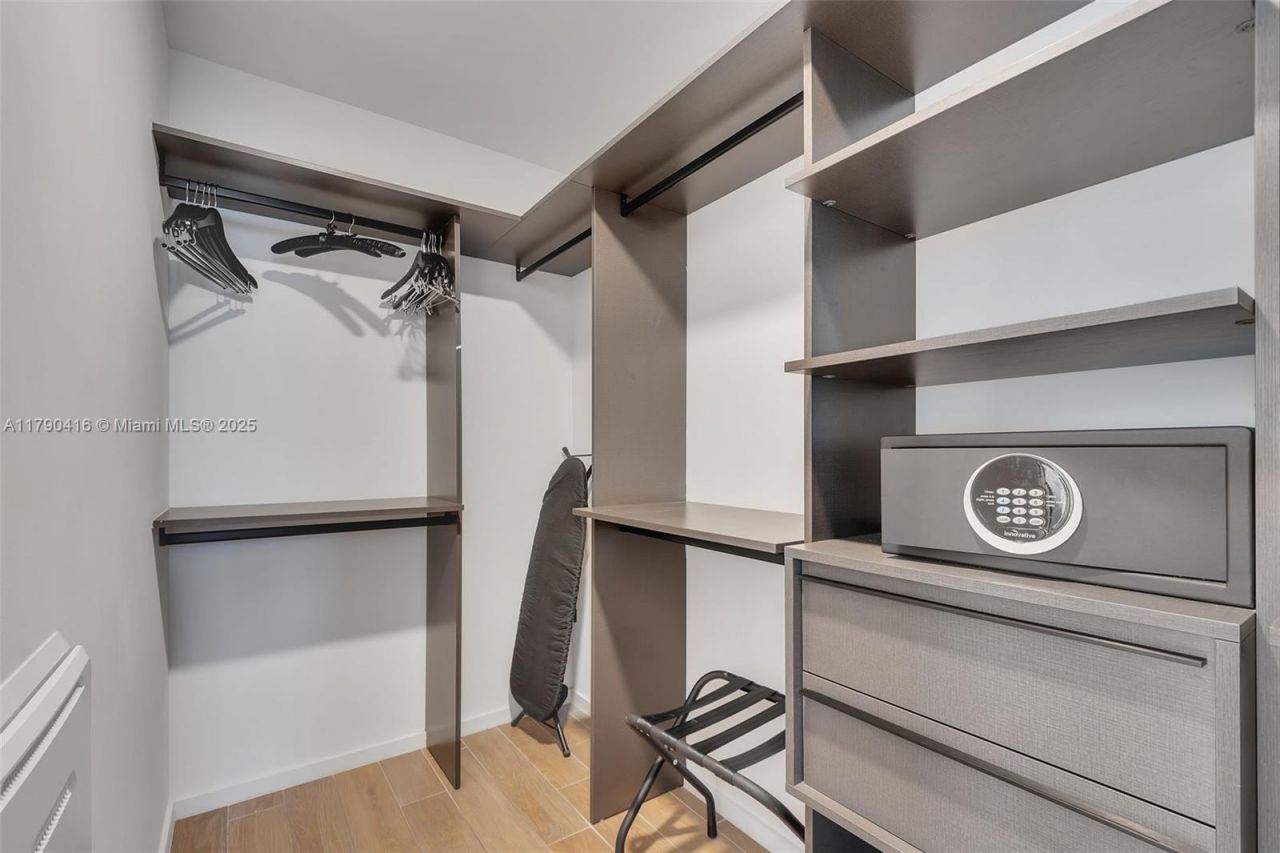 398 NE 5th St, Unit 3901, Miami, FL 33132 Photo