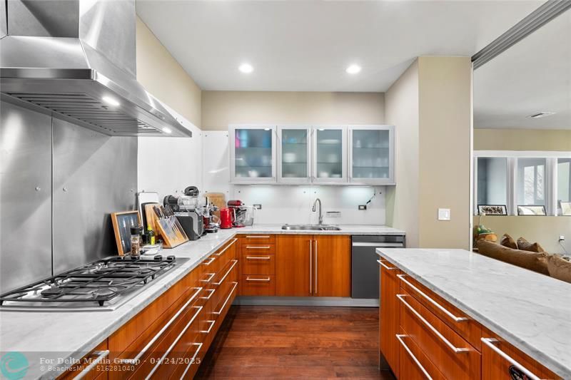 6001 Laguna Path, Miami Beach, FL 33141 Photo