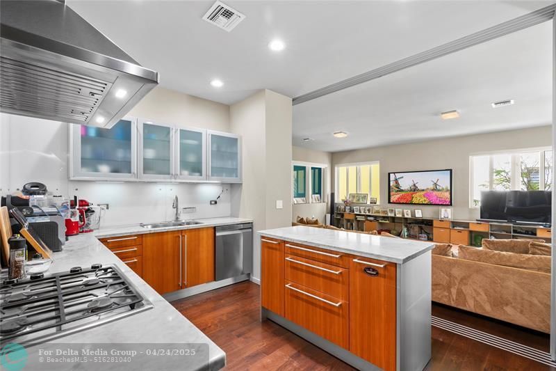 6001 Laguna Path, Miami Beach, FL 33141 Photo