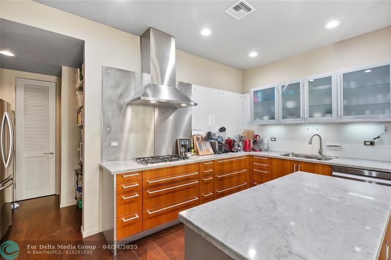 6001 Laguna Path, Miami Beach, FL 33141 Photo