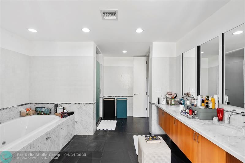 6001 Laguna Path, Miami Beach, FL 33141 Photo