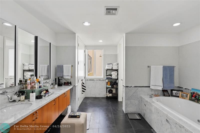 6001 Laguna Path, Miami Beach, FL 33141 Photo