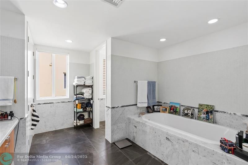 6001 Laguna Path, Miami Beach, FL 33141 Photo