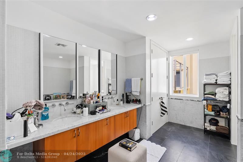 6001 Laguna Path, Miami Beach, FL 33141 Photo