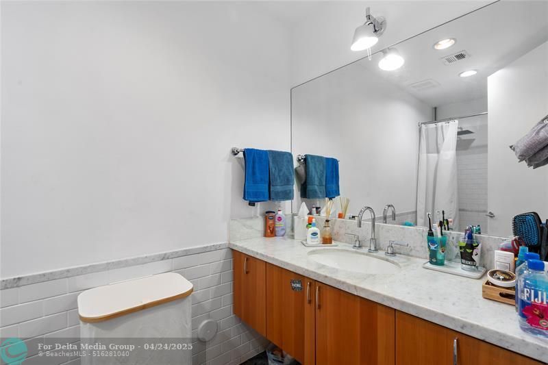6001 Laguna Path, Miami Beach, FL 33141 Photo