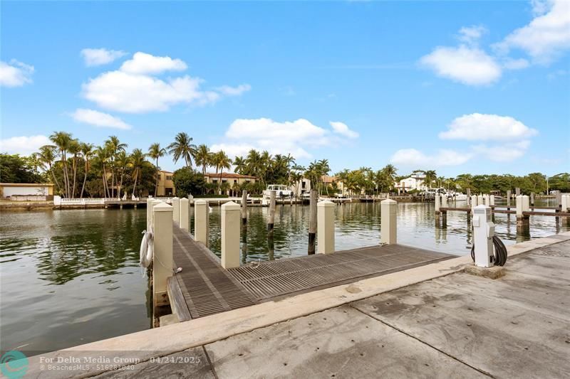 6001 Laguna Path, Miami Beach, FL 33141 Photo