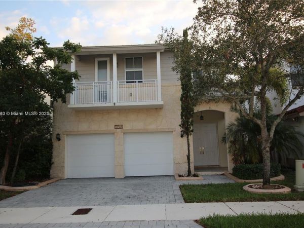 10564 NW 70th Ln, Doral, FL 33178