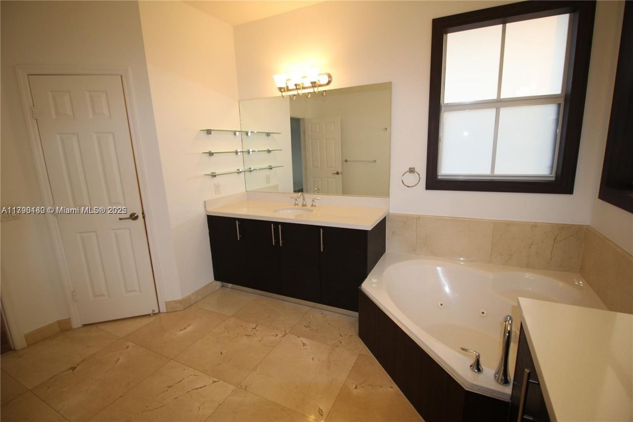 10564 NW 70th Ln, Doral, FL 33178 Photo