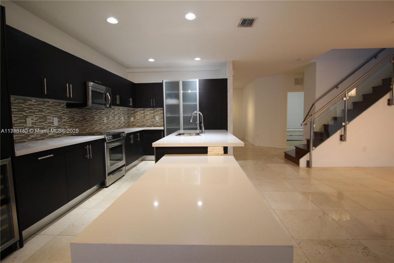 10564 NW 70th Ln, Doral, FL 33178 Photo