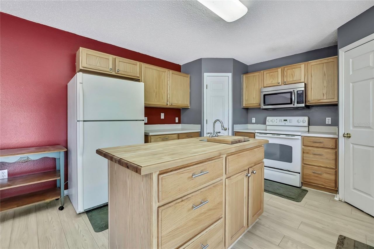 11257 Persimmon Avenue, Weeki Wachee, FL 34614 Photo