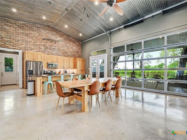 464 County Road 471, Gonzales, TX 78629