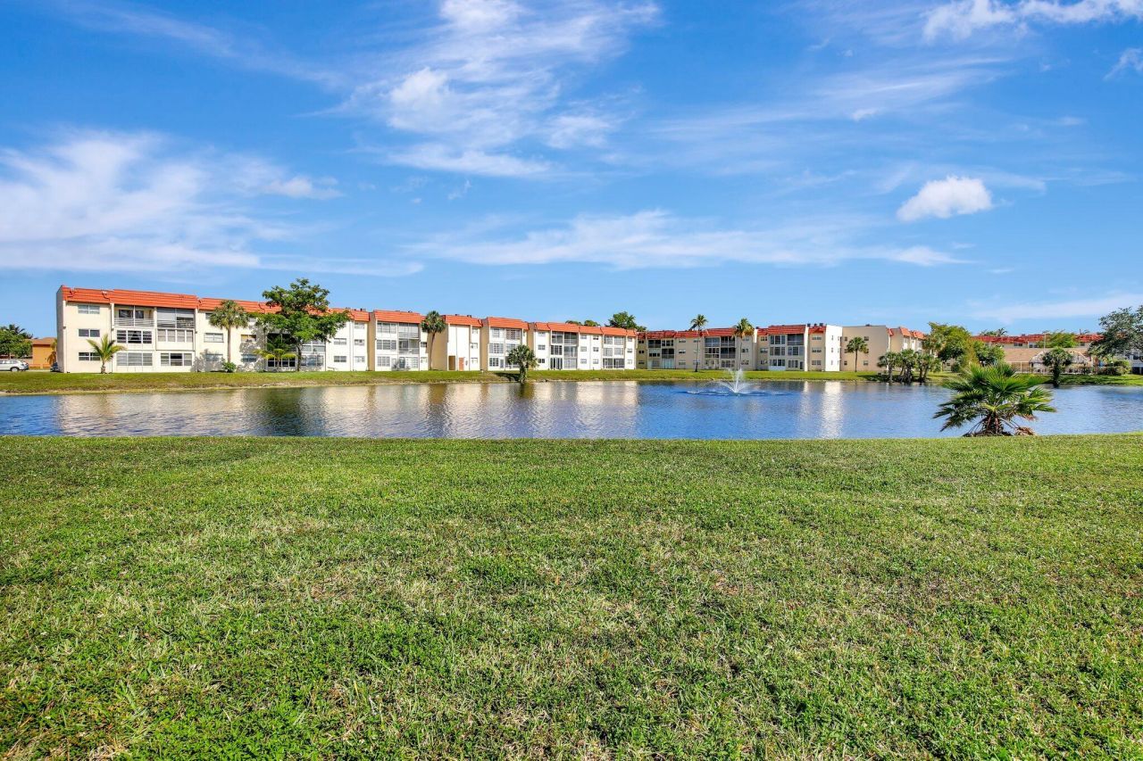 2750 Sunrise Lakes Drive W, Unit 108, Sunrise, FL 33322 Photo