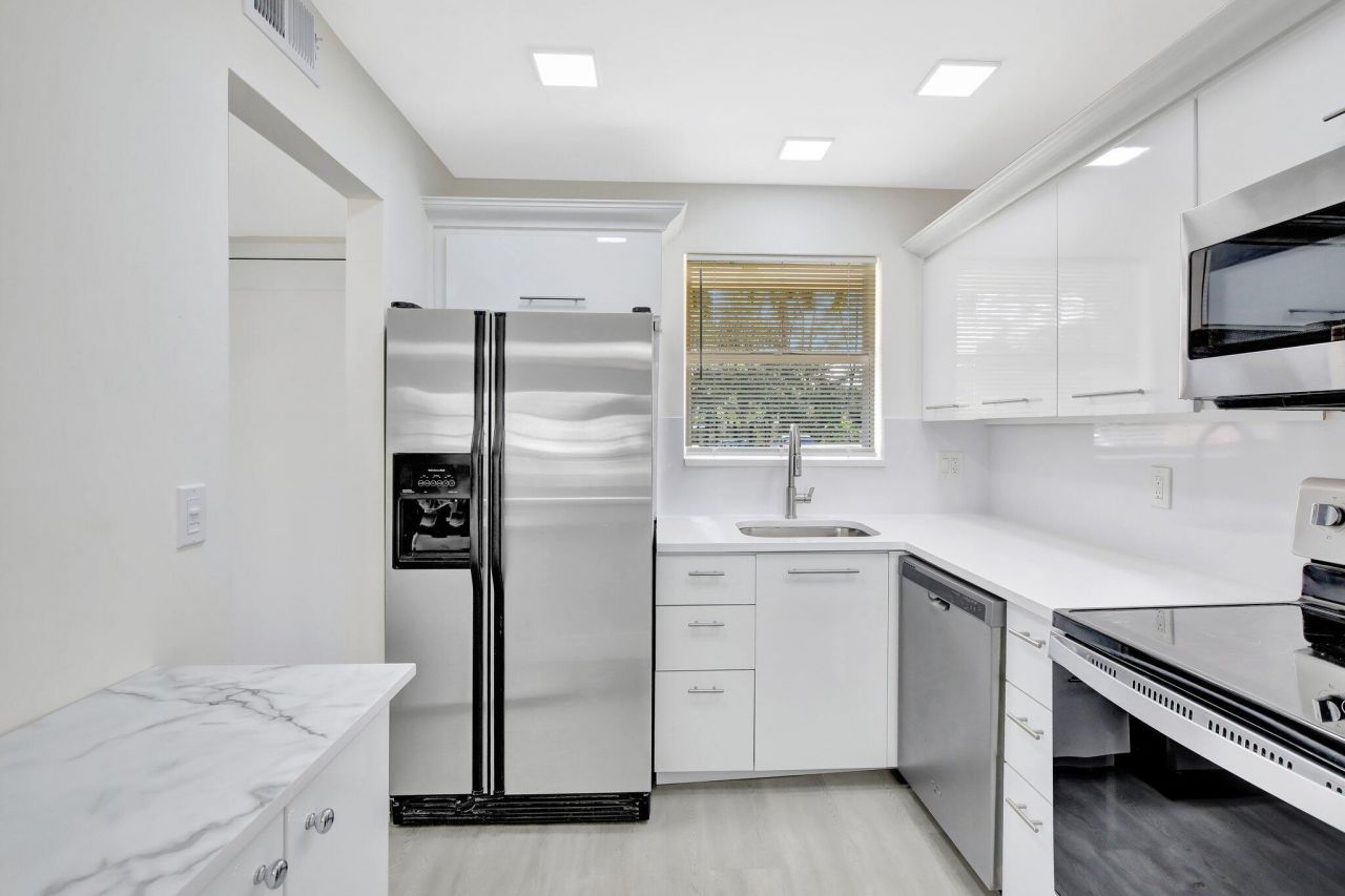 2750 Sunrise Lakes Drive W, Unit 108, Sunrise, FL 33322 Photo