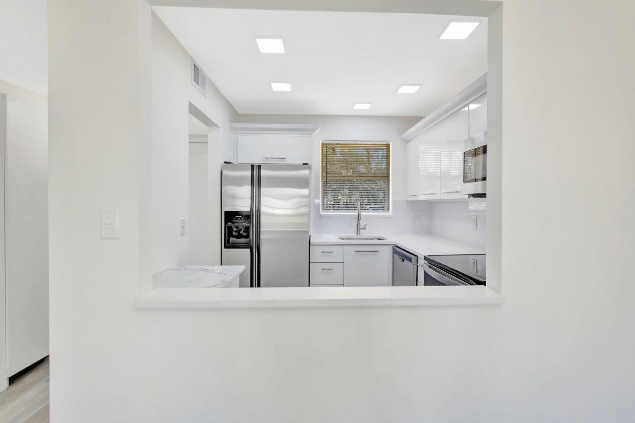 2750 Sunrise Lakes Drive W, Unit 108, Sunrise, FL 33322 Photo