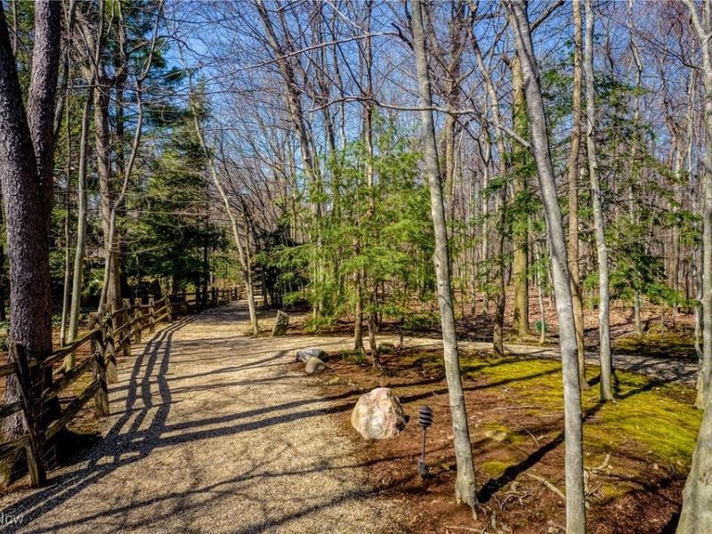 32500 Chestnut Lane, Pepper Pike, OH 44124 Photo 2