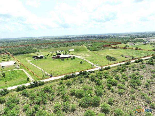 2683 Old Highway, Inez, TX 77968