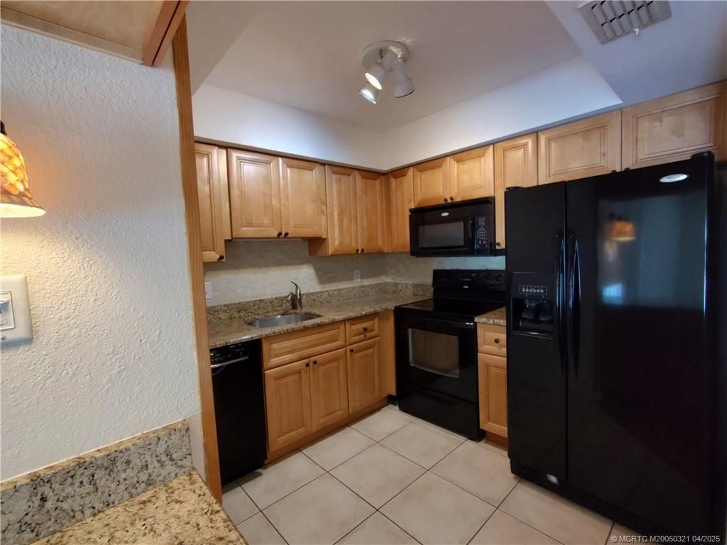 950 S Kanner Highway, Unit D27, Stuart, FL 34994 Photo