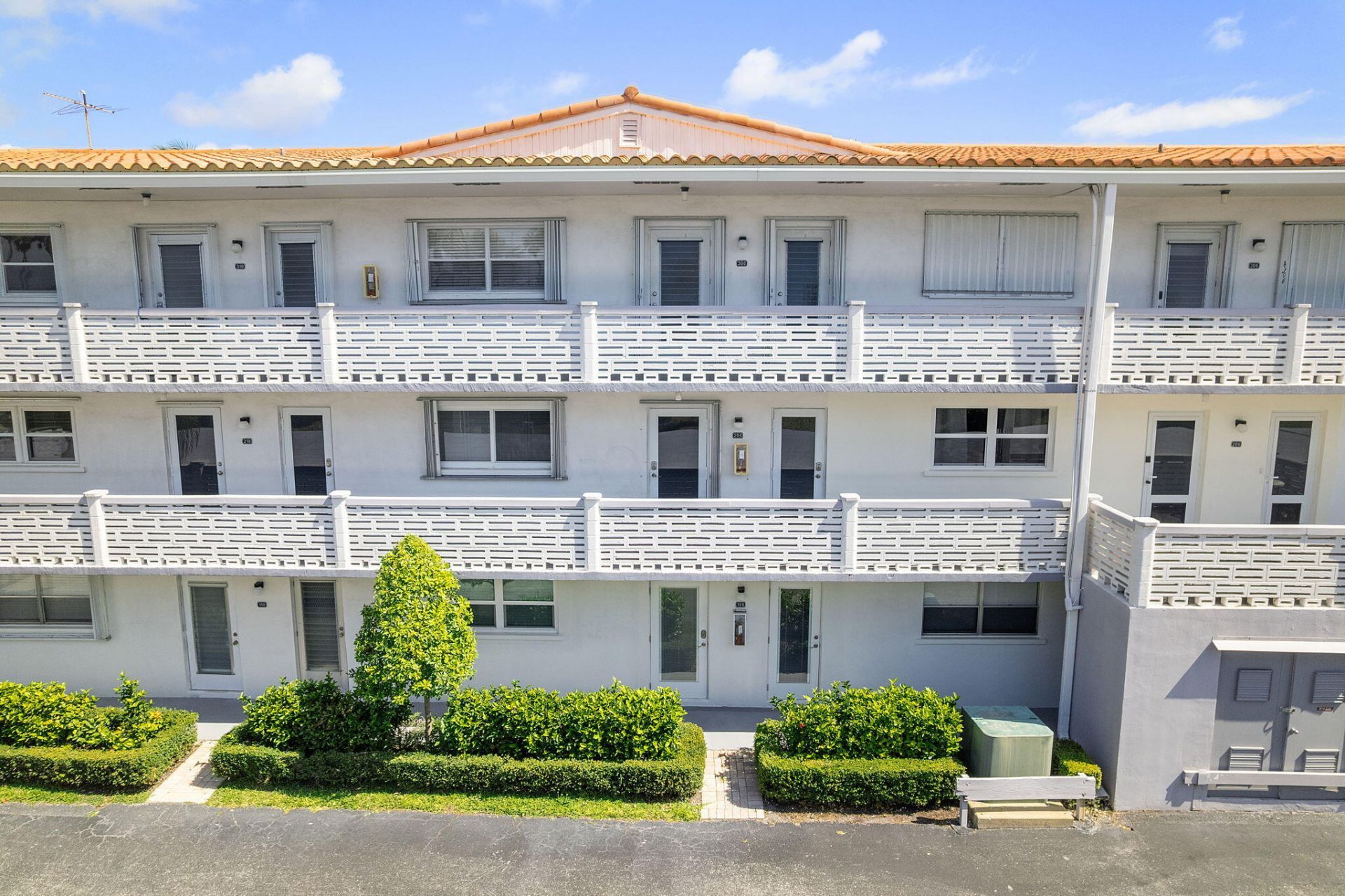 101 NE 19th Avenue, Unit 208, Deerfield Beach, FL 33441 Photo