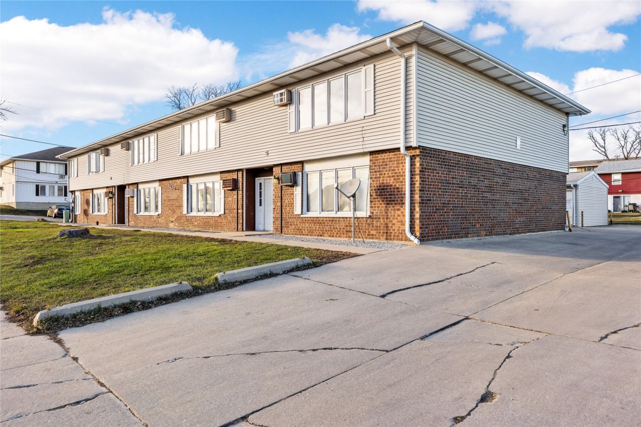 3212 Wilson Avenue Sw, Cedar Rapids, IA 52404 Main Photo
