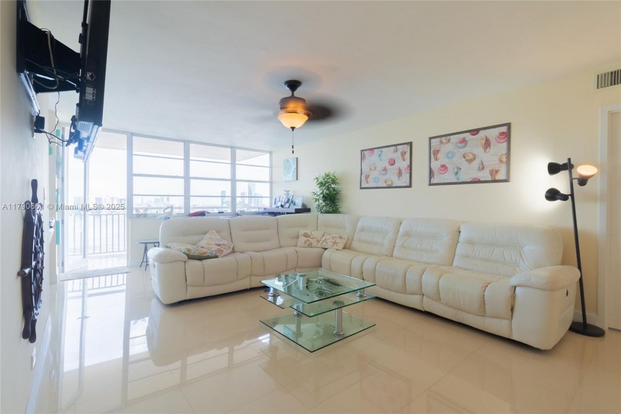251 174th St, Unit 2219, Sunny Isles Beach, FL 33160 Photo