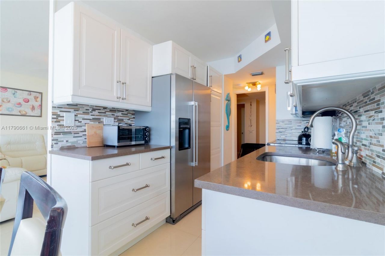 251 174th St, Unit 2219, Sunny Isles Beach, FL 33160 Photo