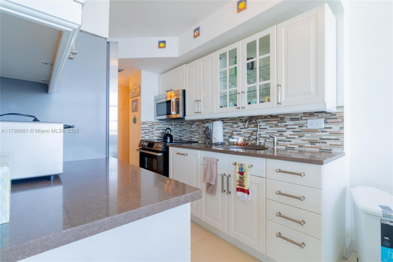 251 174th St, Unit 2219, Sunny Isles Beach, FL 33160 Photo