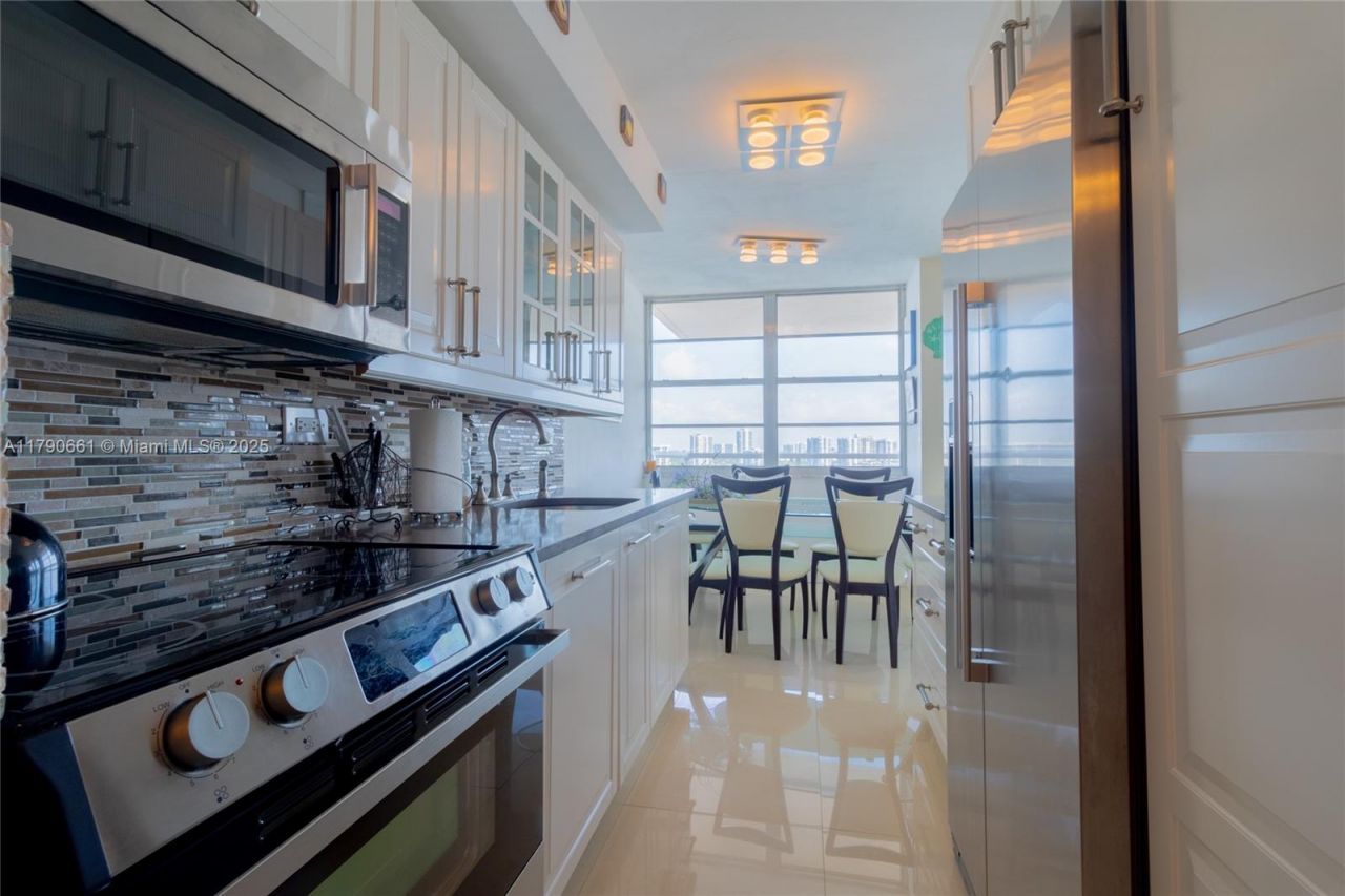 251 174th St, Unit 2219, Sunny Isles Beach, FL 33160 Photo