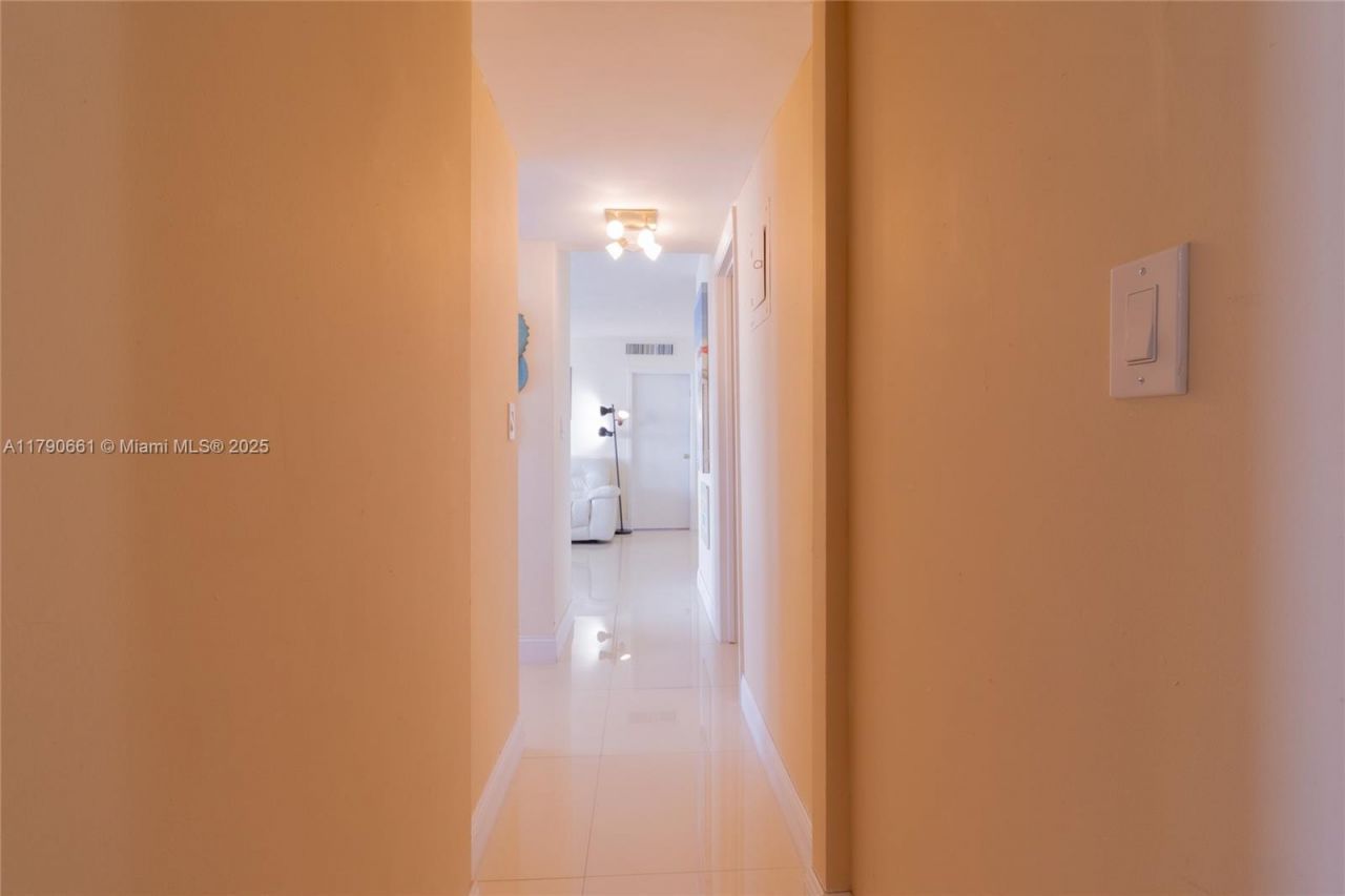 251 174th St, Unit 2219, Sunny Isles Beach, FL 33160 Photo