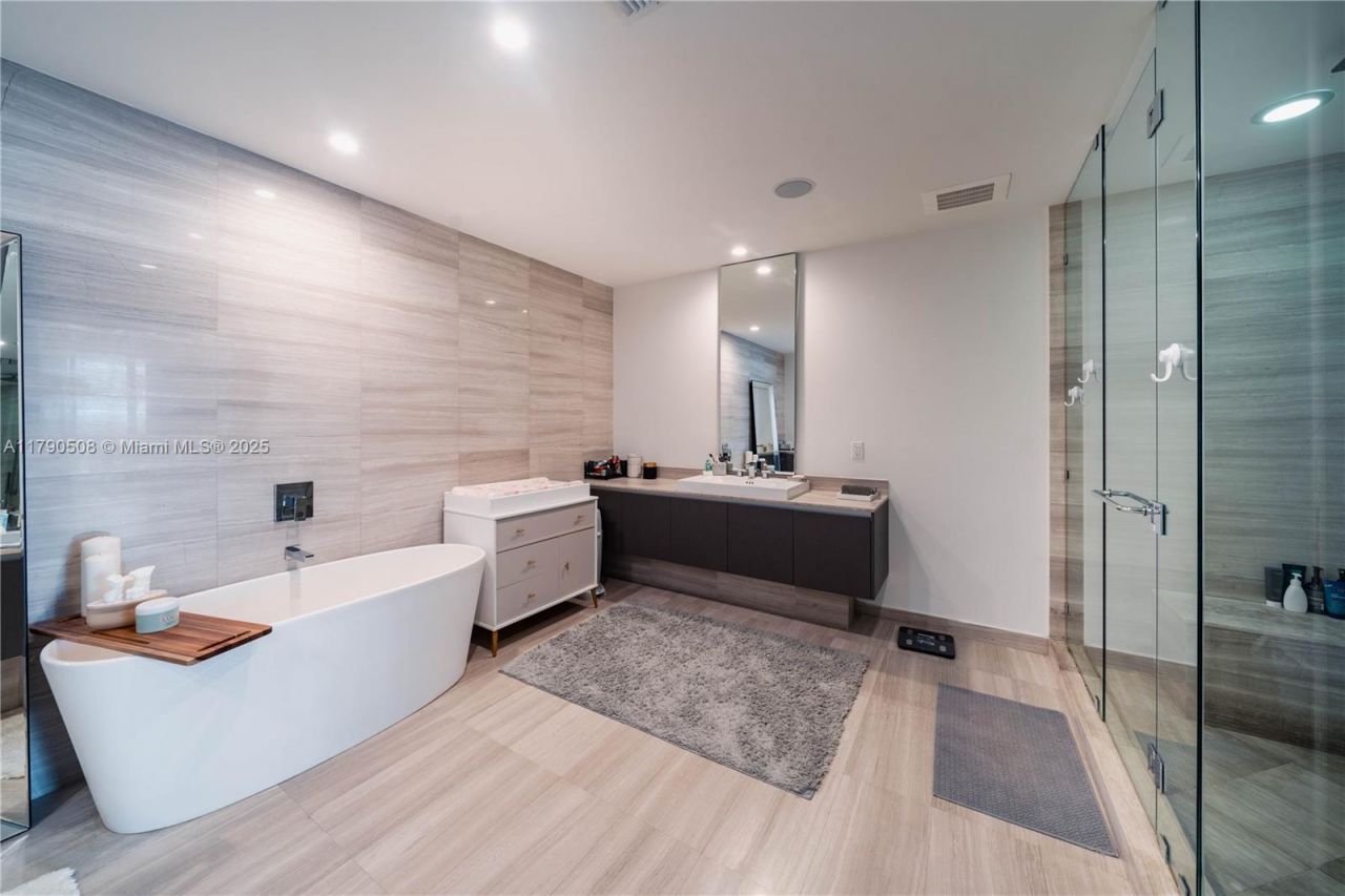 3250 NE 188th St, Unit 606, Aventura, FL 33180 Photo