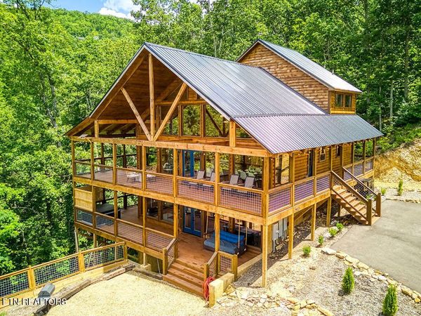 2942 Redtail Rd, Sevierville, TN 37862
