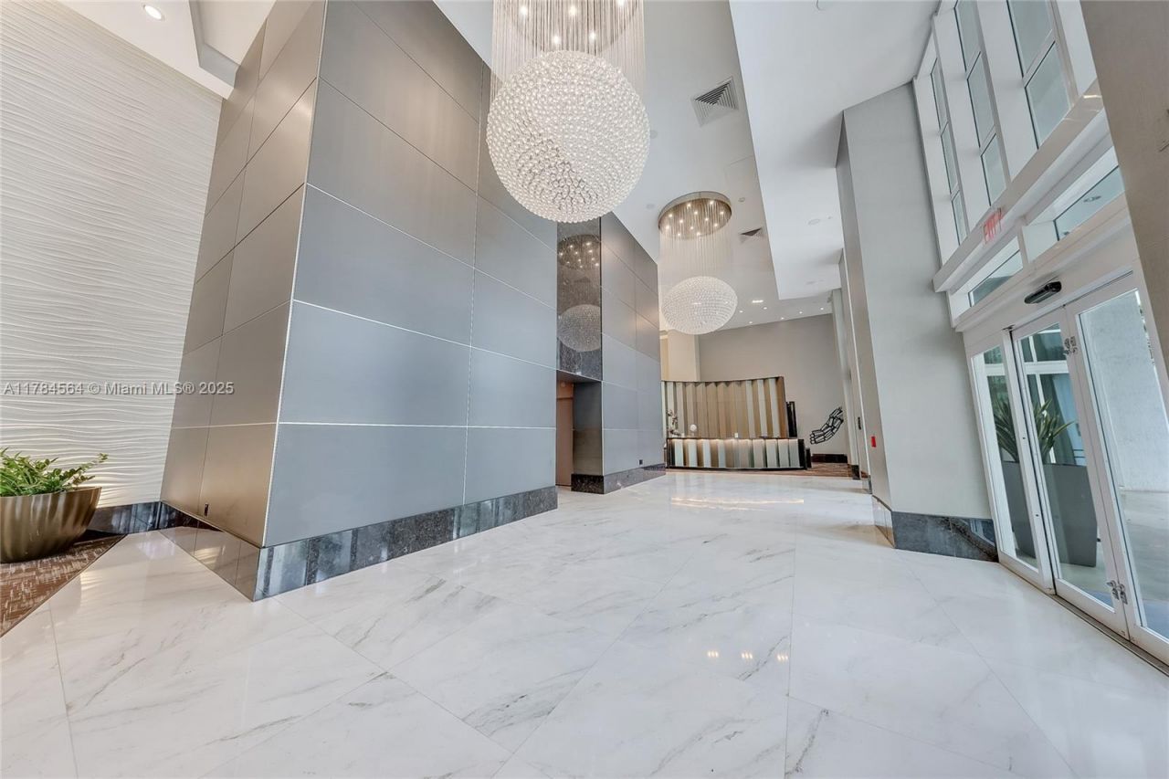 951 Brickell Ave, Unit 3201, Miami, FL 33131 Photo