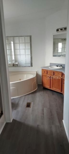 901 Prissy Lane, Unit 17, Chipley, FL 32428 Photo