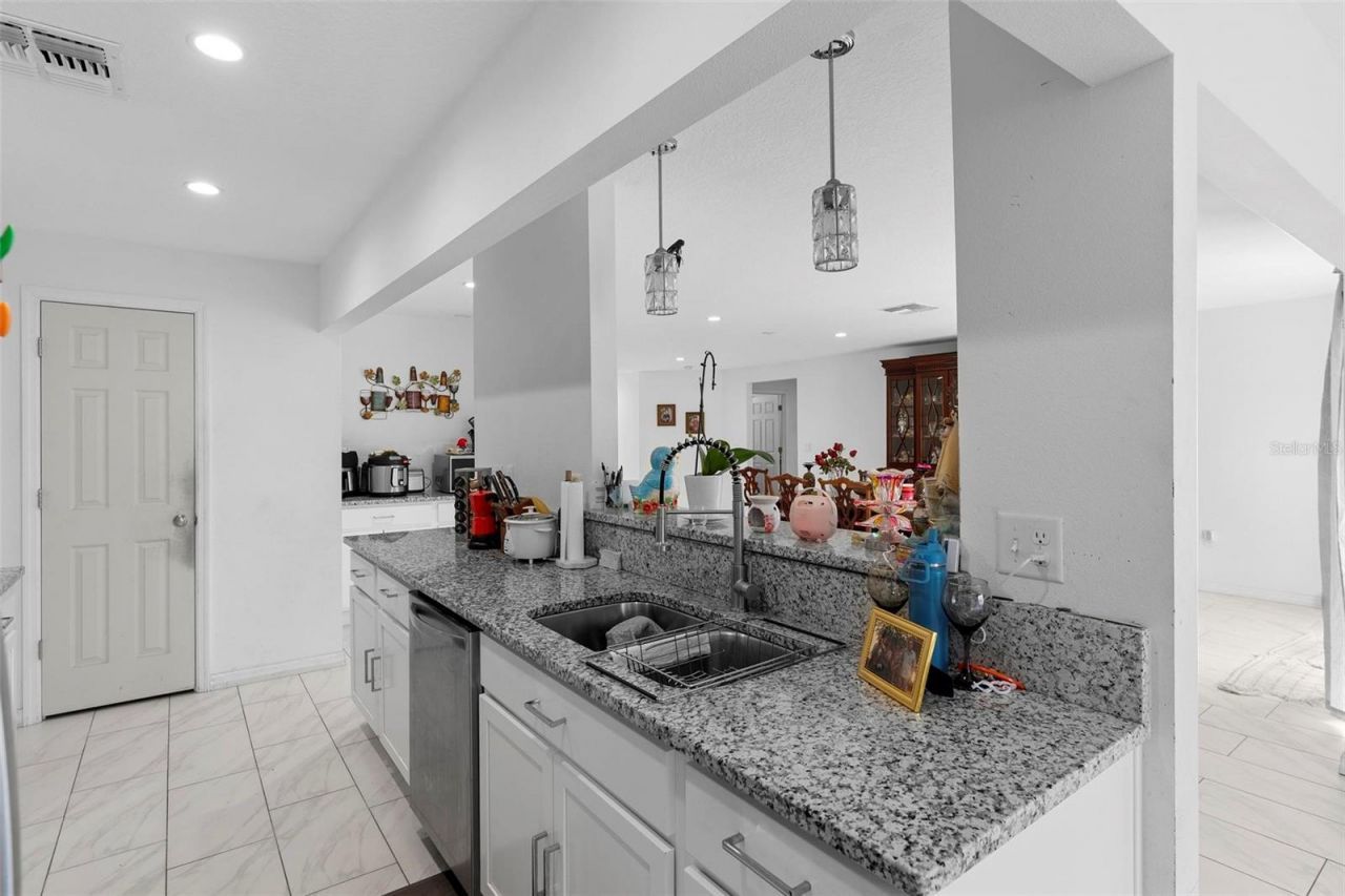 2048 Laredo Drive, Deltona, FL 32738 Photo