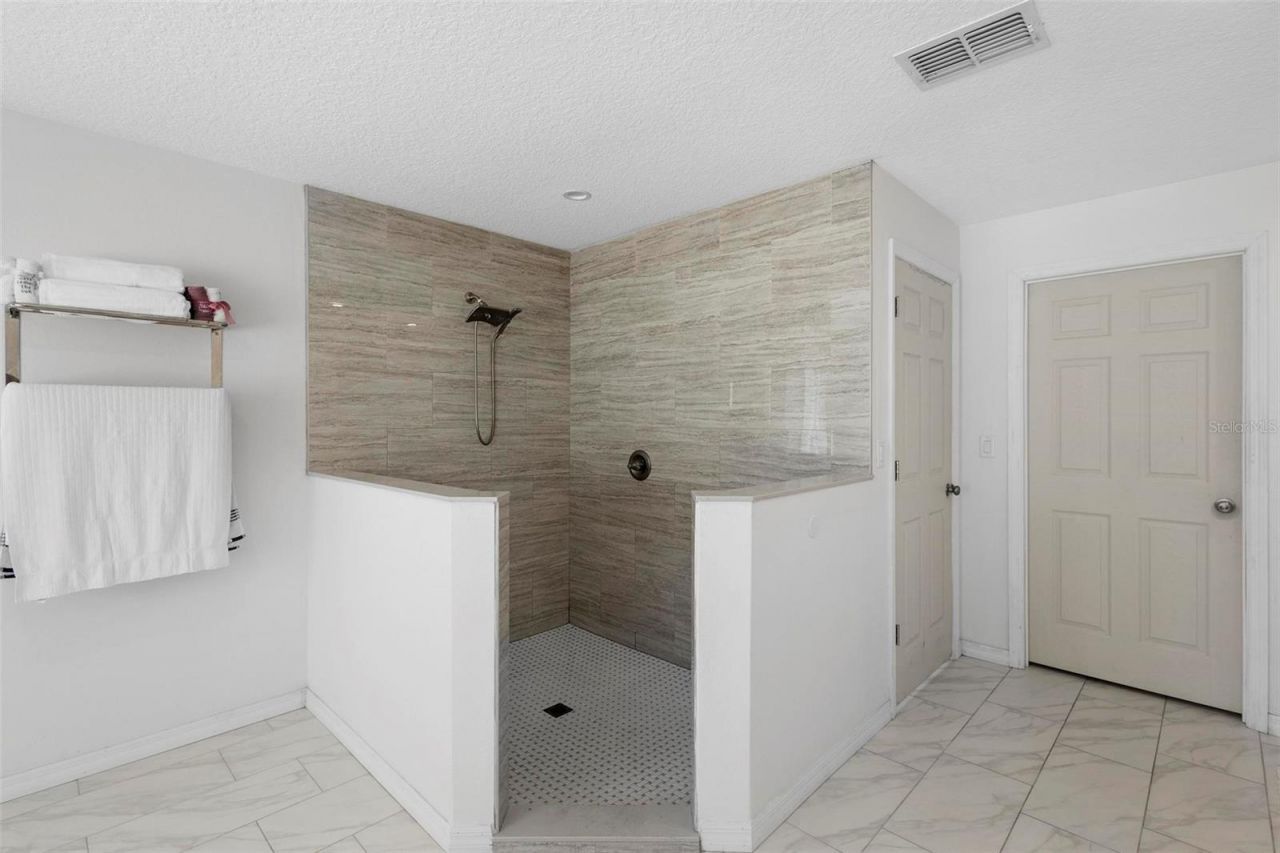 2048 Laredo Drive, Deltona, FL 32738 Photo