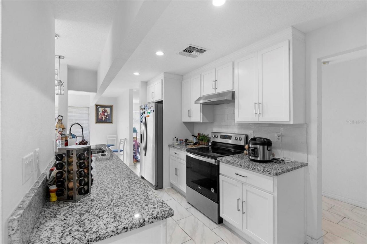 2048 Laredo Drive, Deltona, FL 32738 Photo