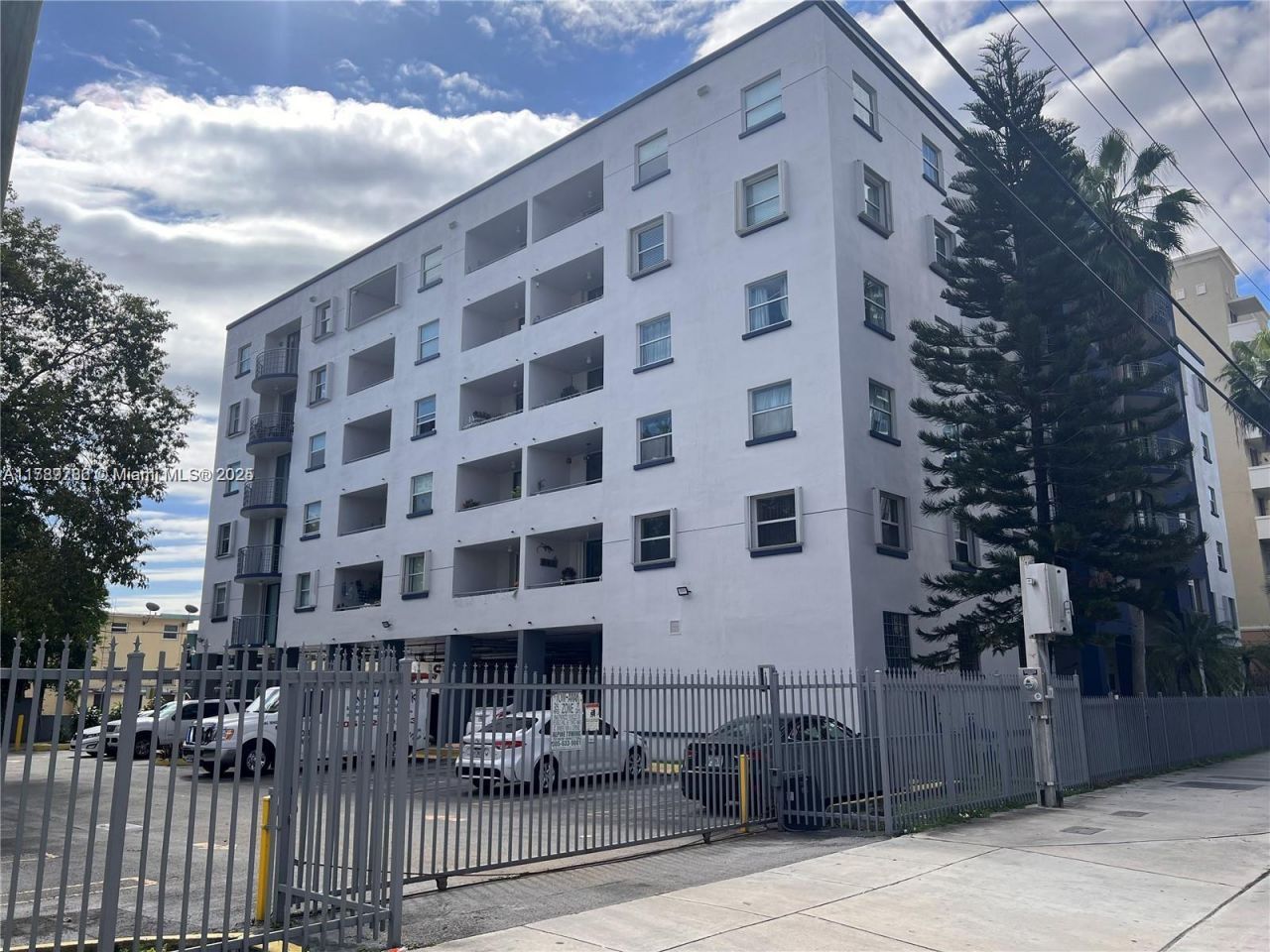 546 SW 1st St, Unit 611, Miami, FL 33130 Photo