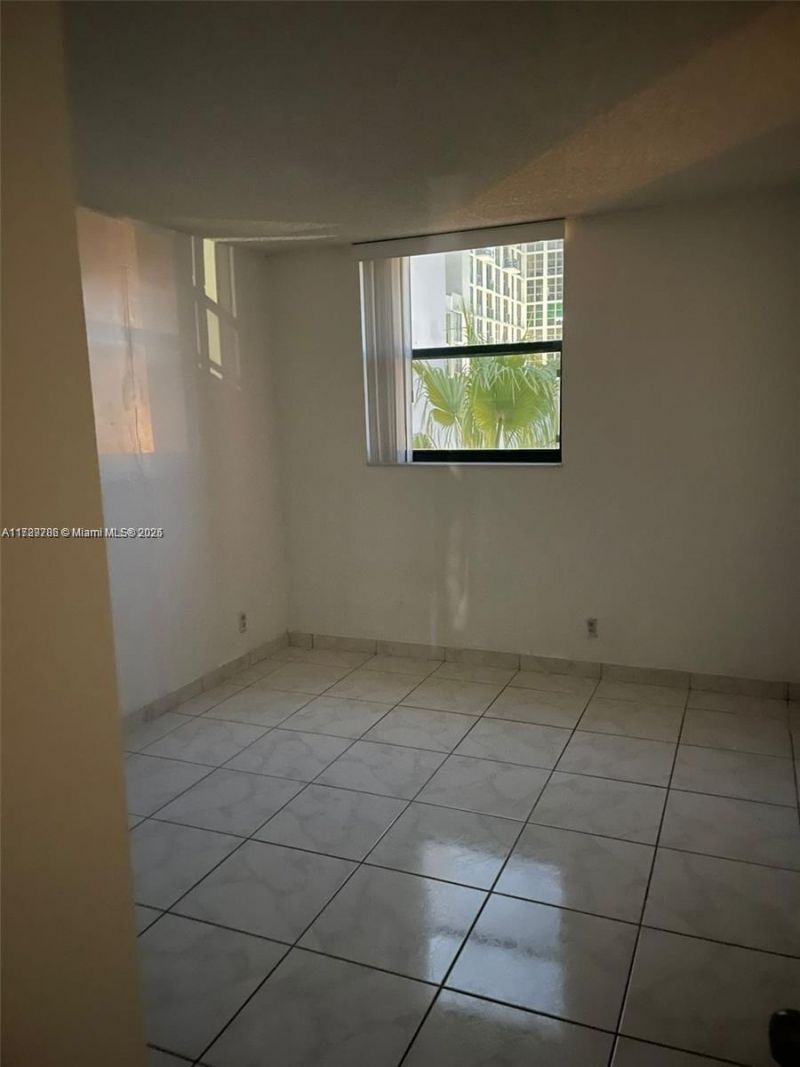 546 SW 1st St, Unit 611, Miami, FL 33130 Photo