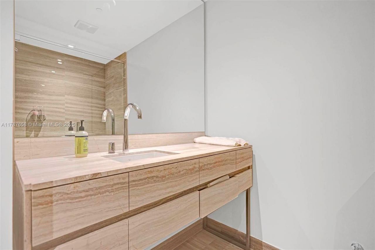 18975 Collins Ave, Unit Cabana # 8, Sunny Isles Beach, FL 33160 Photo