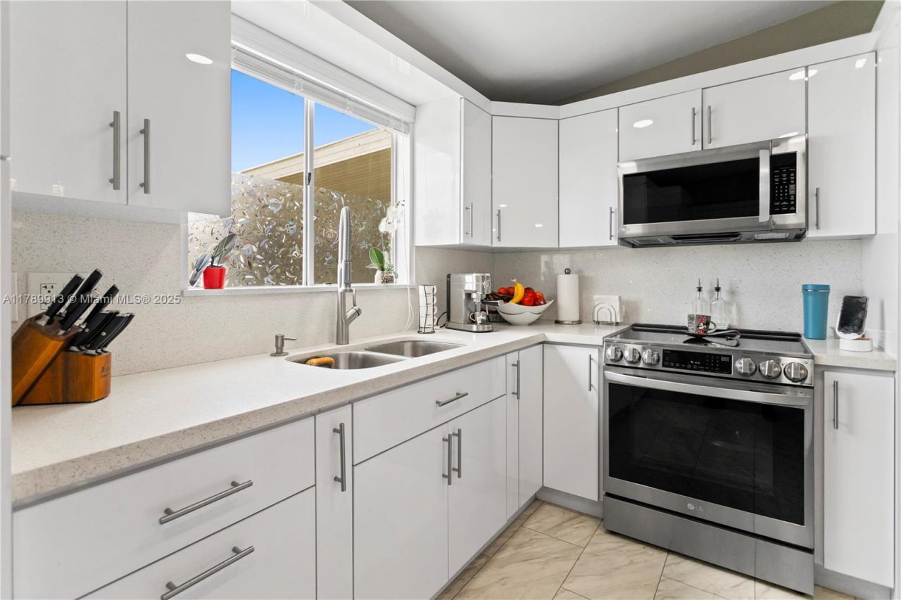 740 NW 219th Avenue, Pembroke Pines, FL 33029 Photo