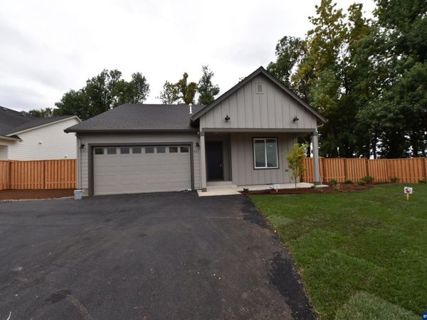 871 Oakleaf Wy, Silverton, OR 97381