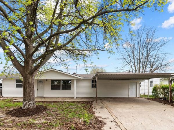 208 St Christopher Drive, Cahokia, IL 62206