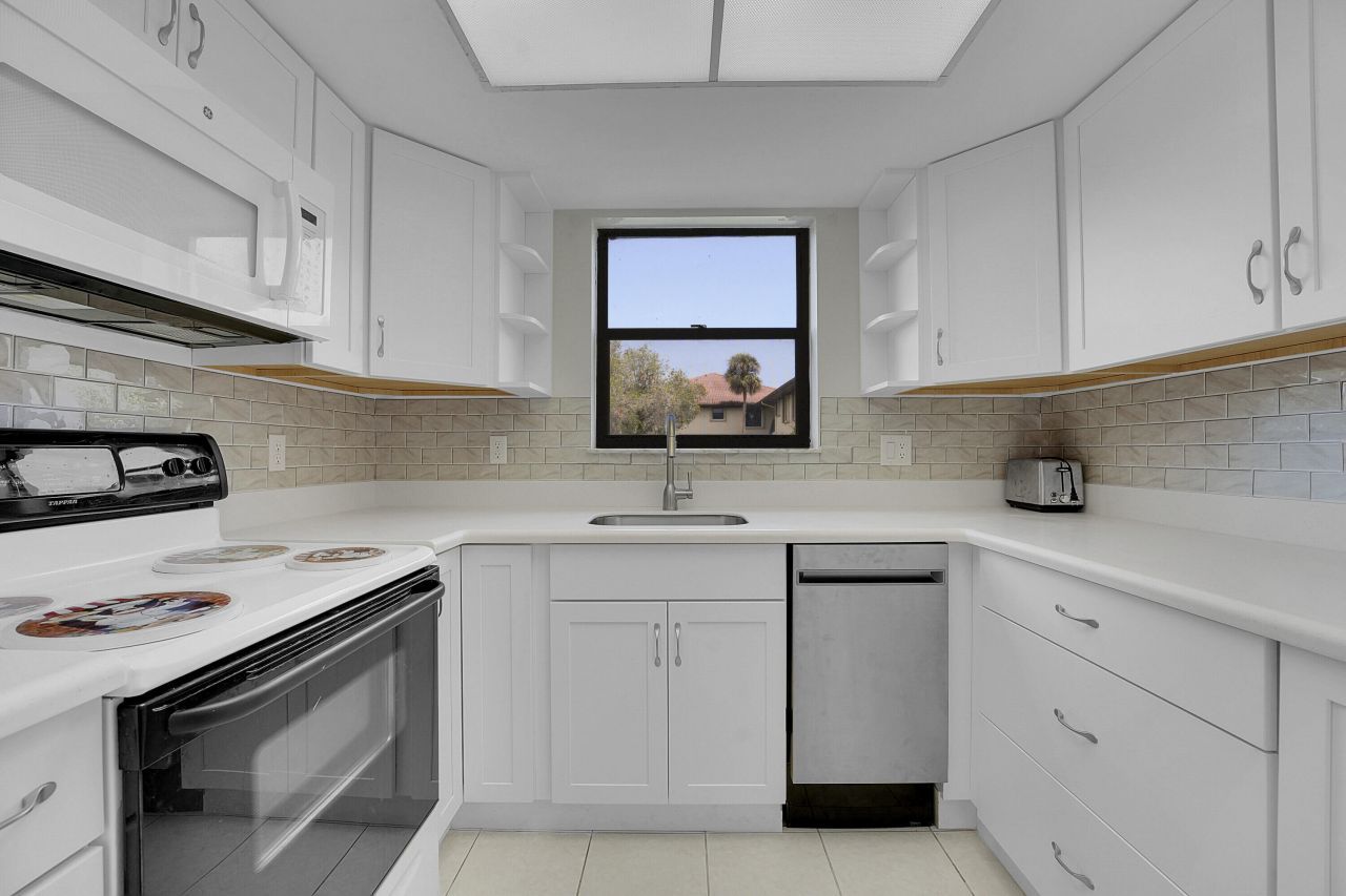 361 SW South River Drive, Unit 103, Stuart, FL 34997 Photo