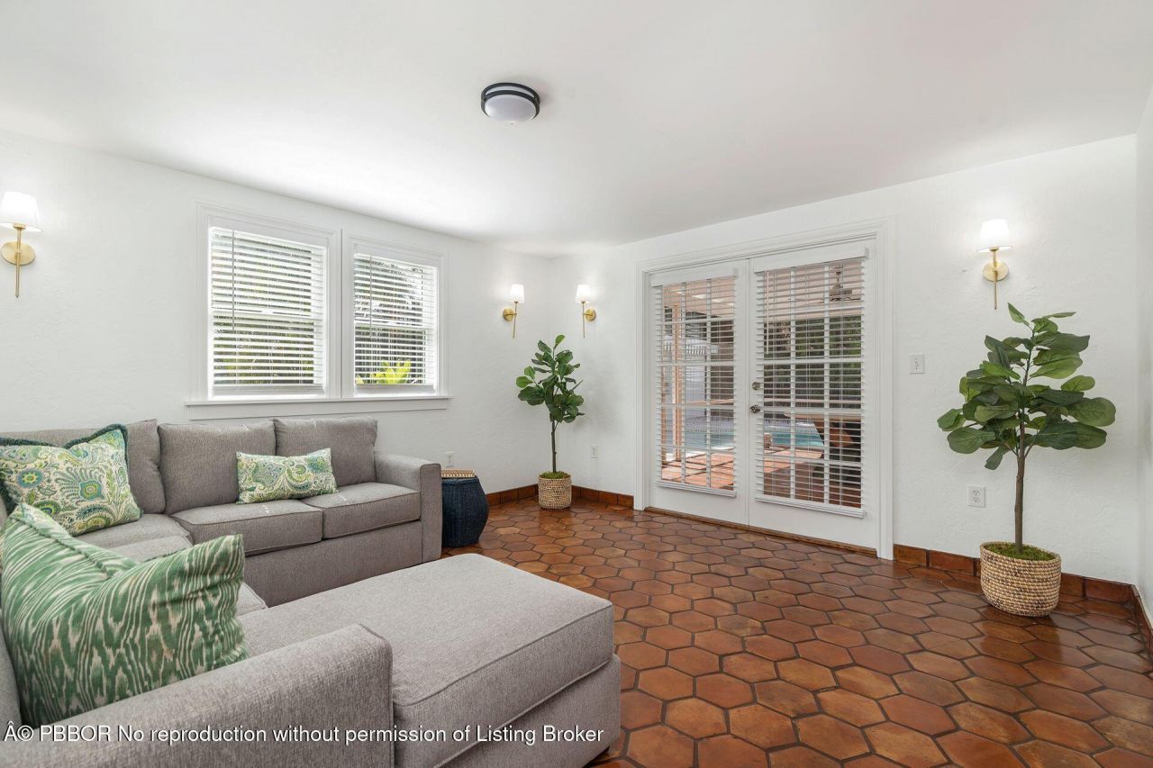 3020 Vincent Road, West Palm Beach, FL 33405 Photo