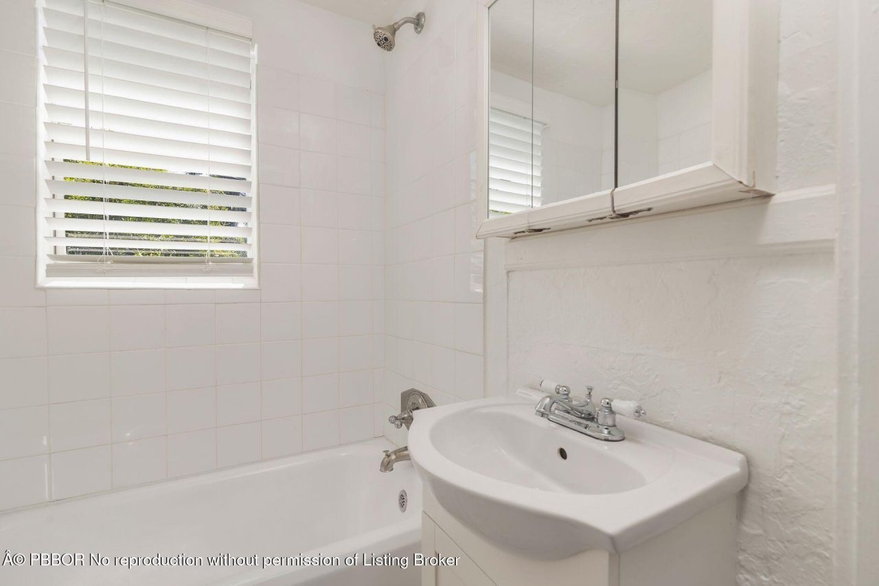 3020 Vincent Road, West Palm Beach, FL 33405 Photo