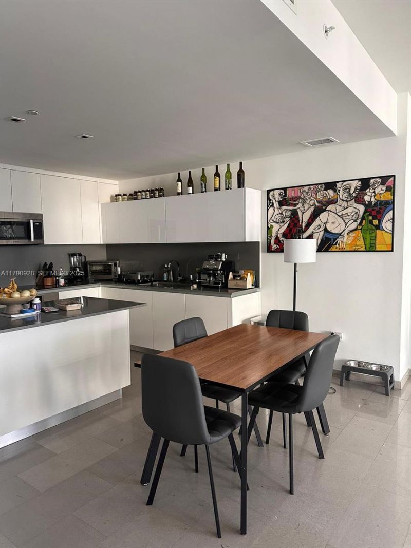 88 SW 7th St, Unit 810, Miami, FL 33130 Photo