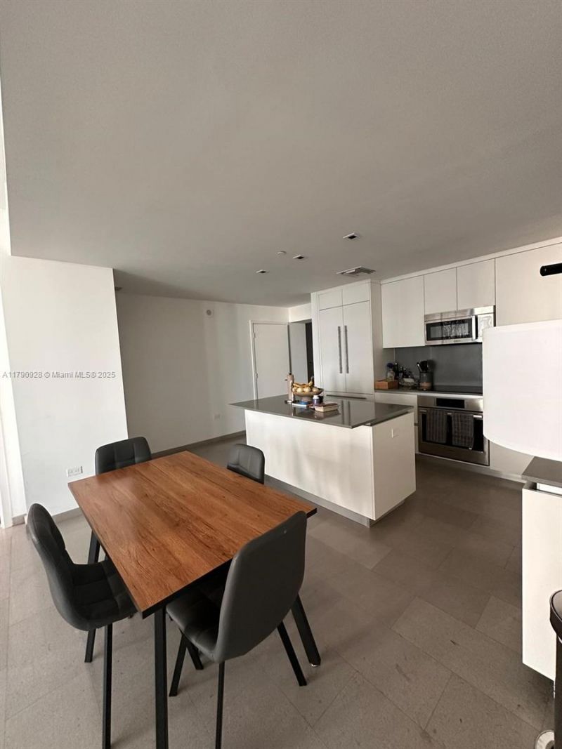 88 SW 7th St, Unit 810, Miami, FL 33130 Photo