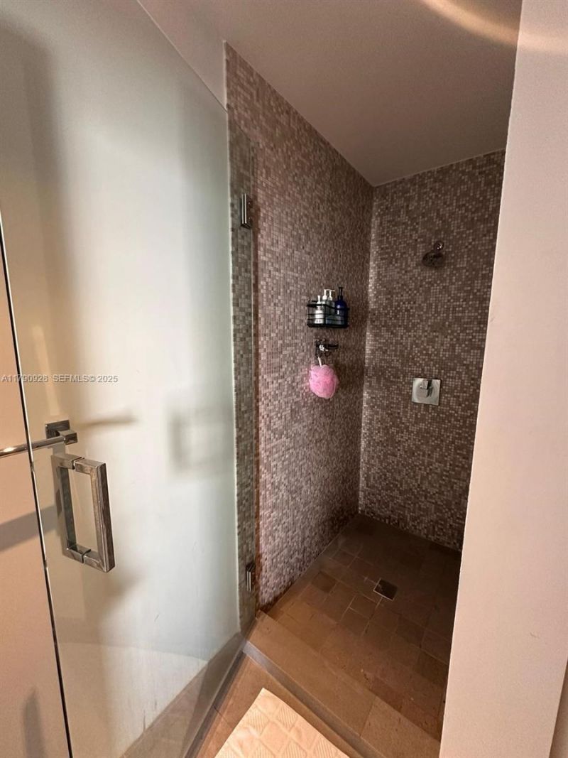88 SW 7th St, Unit 810, Miami, FL 33130 Photo