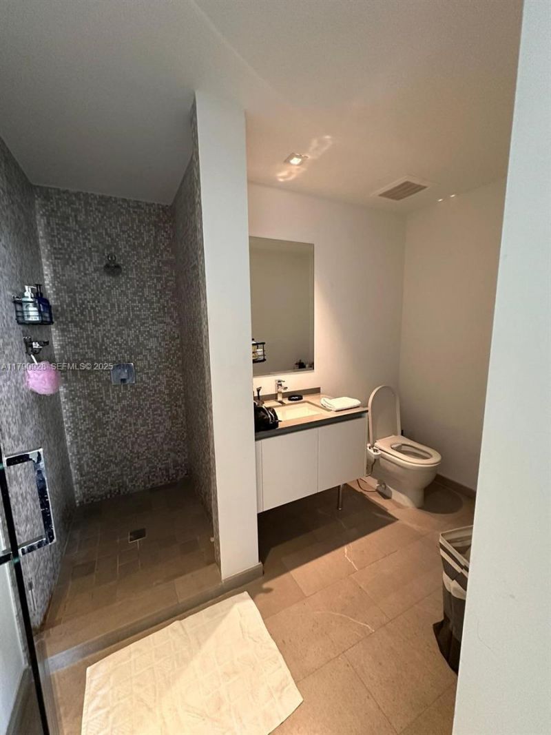 88 SW 7th St, Unit 810, Miami, FL 33130 Photo