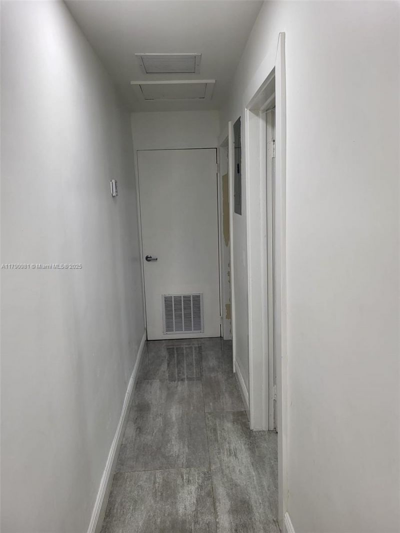 1650 NE 147th St, Miami, FL 33181 Photo